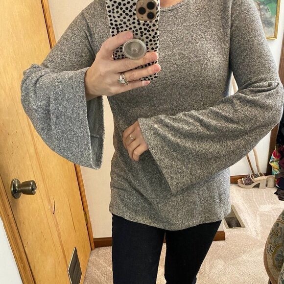 Zara Soft Heather Gray Bell Sleeve Long Sleeve Top - Picture 1 of 9